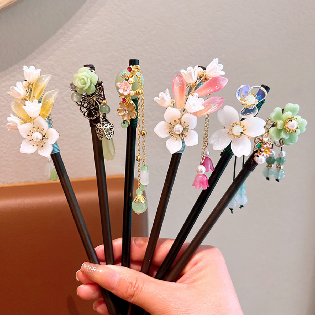 Vintage Fashion Girl - Exquisite Flower Tassel Wooden Hairpin Retro