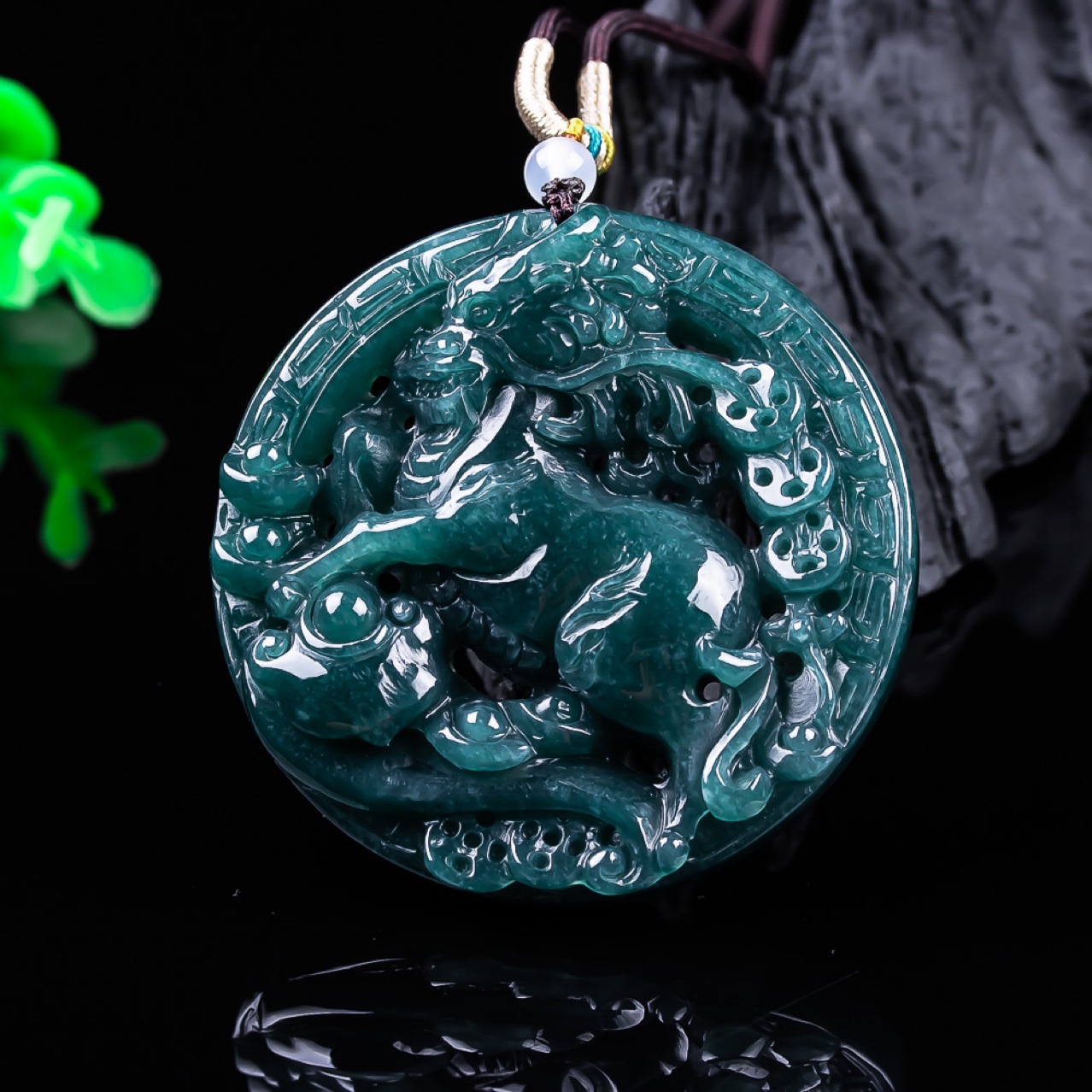 Burmese Jadeite Dragon Pendant - огляд і ціна Vintage Fashion Women