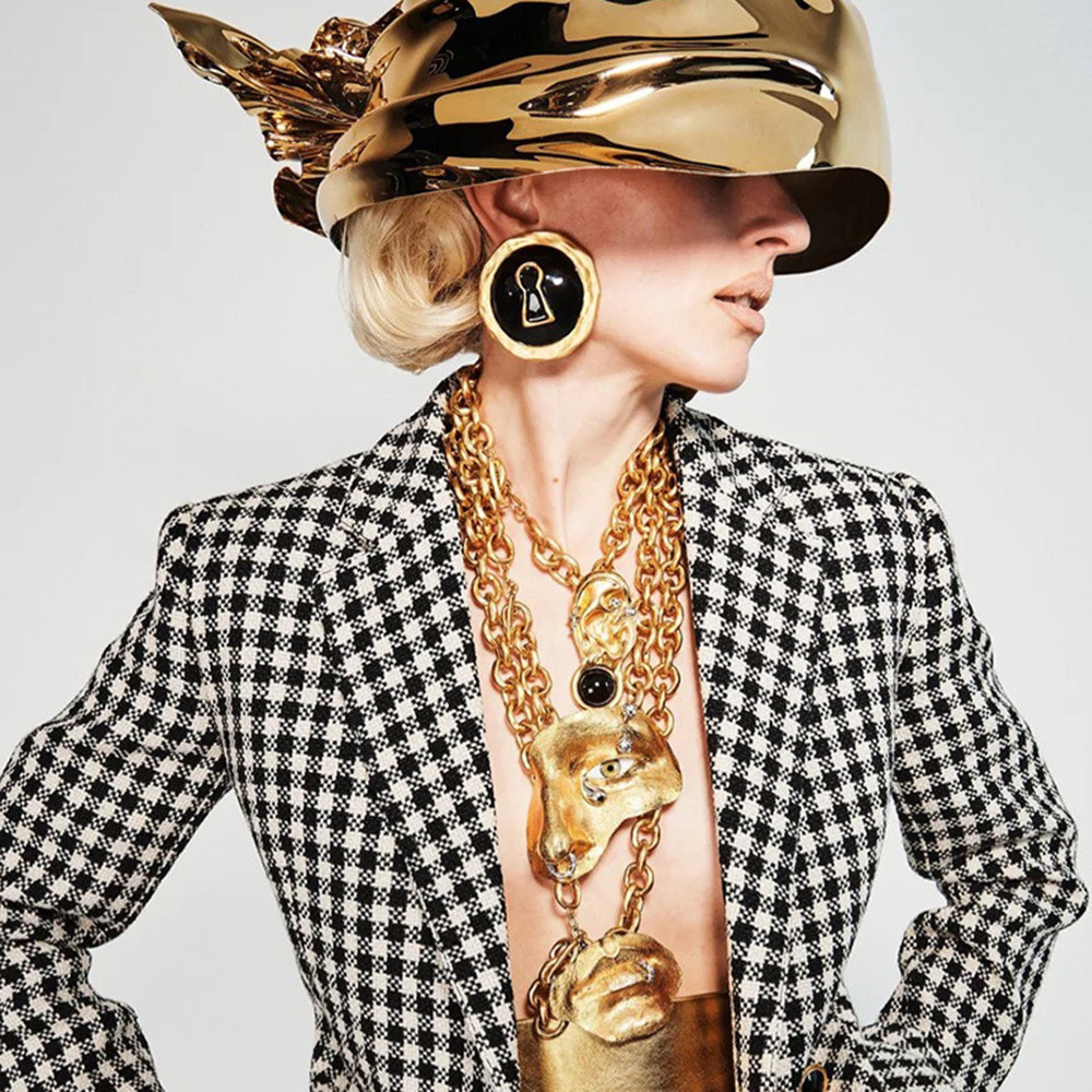 Exaggerated Black Enameled All - огляд і ціна Vintage Fashion Collection